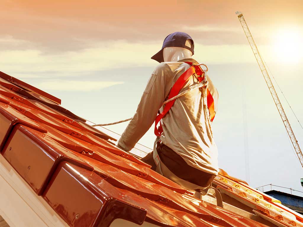 380e8 Your Summer Roof Maintenance Checklist